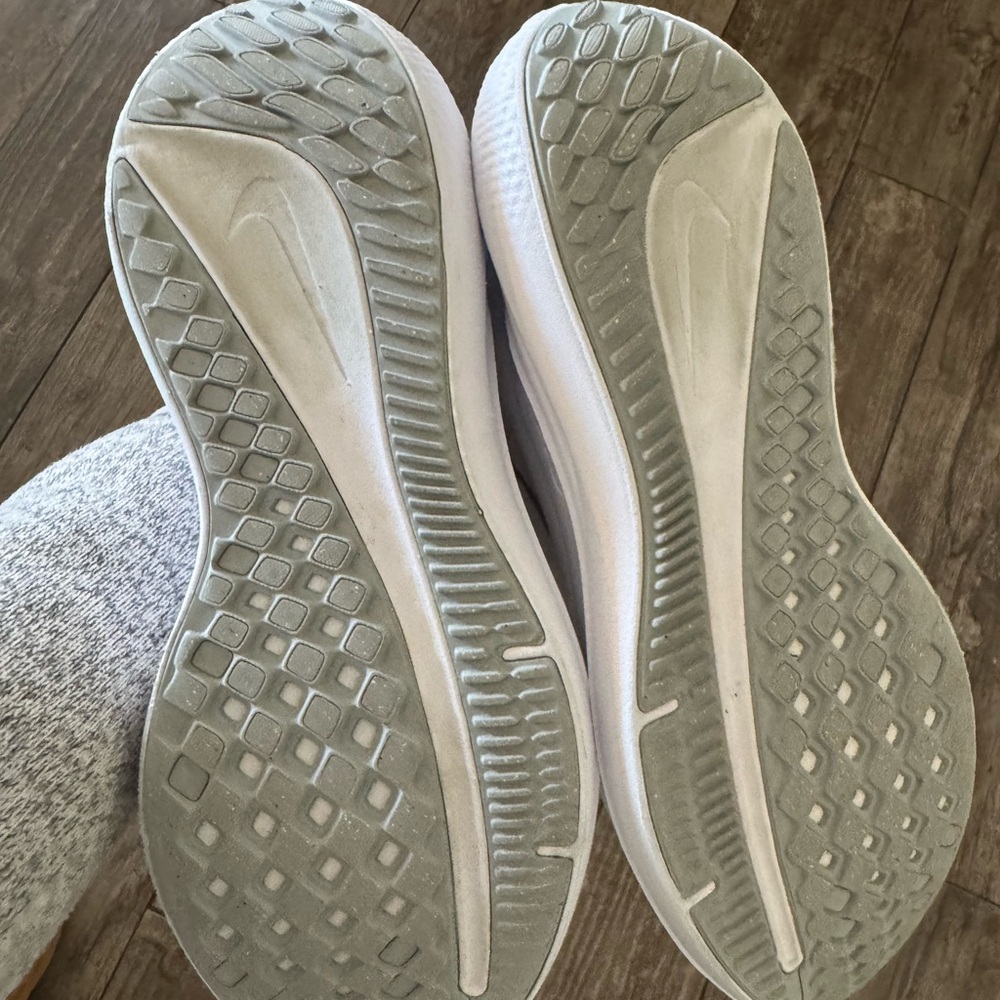 Nike Winflo 10 Women's All-White Athletic Sneakers - Picture 9 of 9